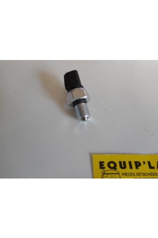 Contacteur feu recul TD4